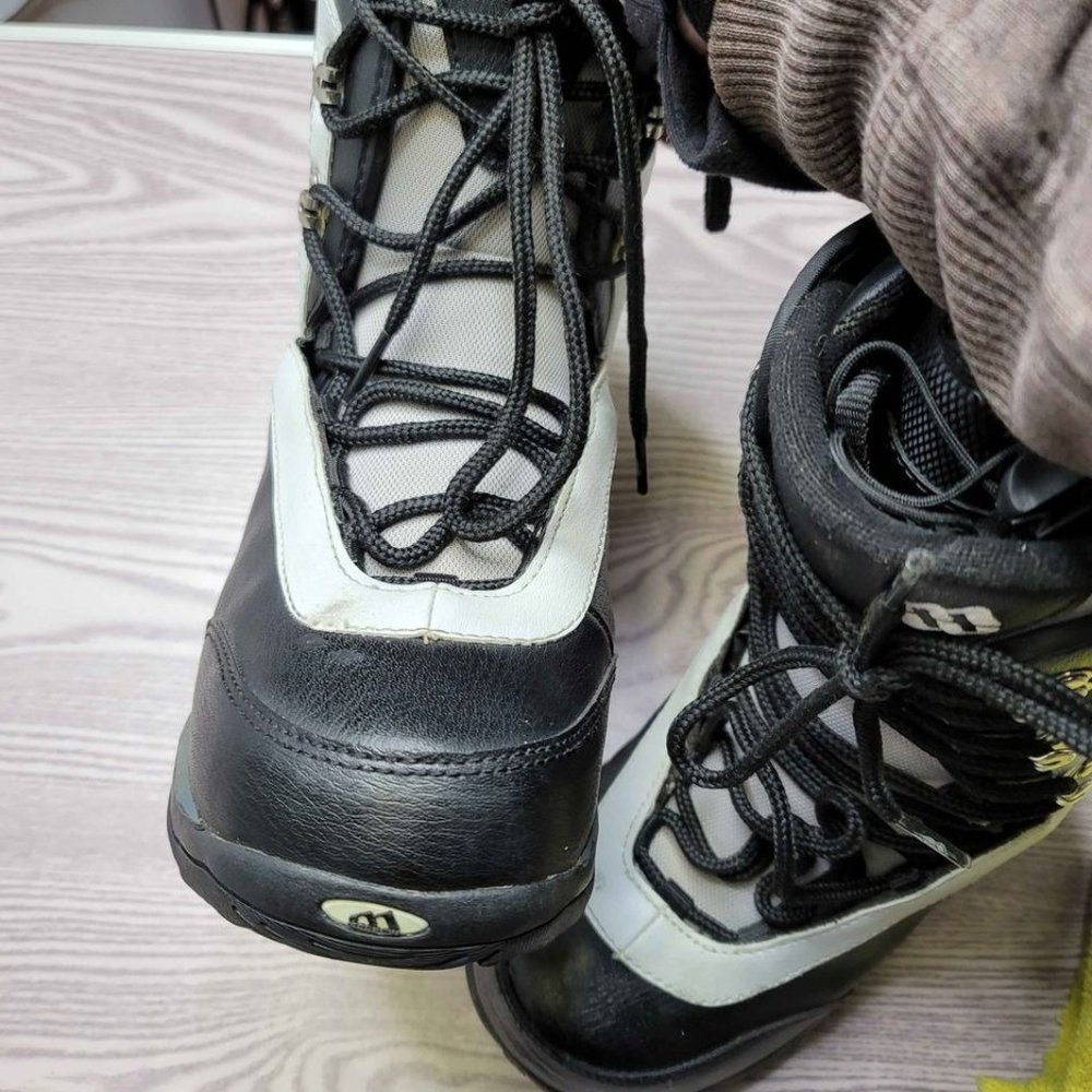 Morrow Lotus Snowboard Boots womens size 7 - Picture 8 of 8